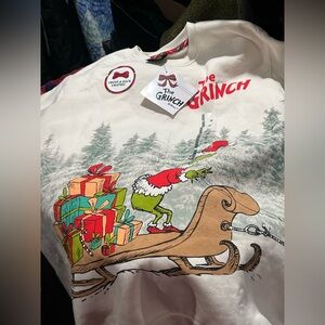 Ladies grinch size medium 21 1/2 out to pit sweatshirt new